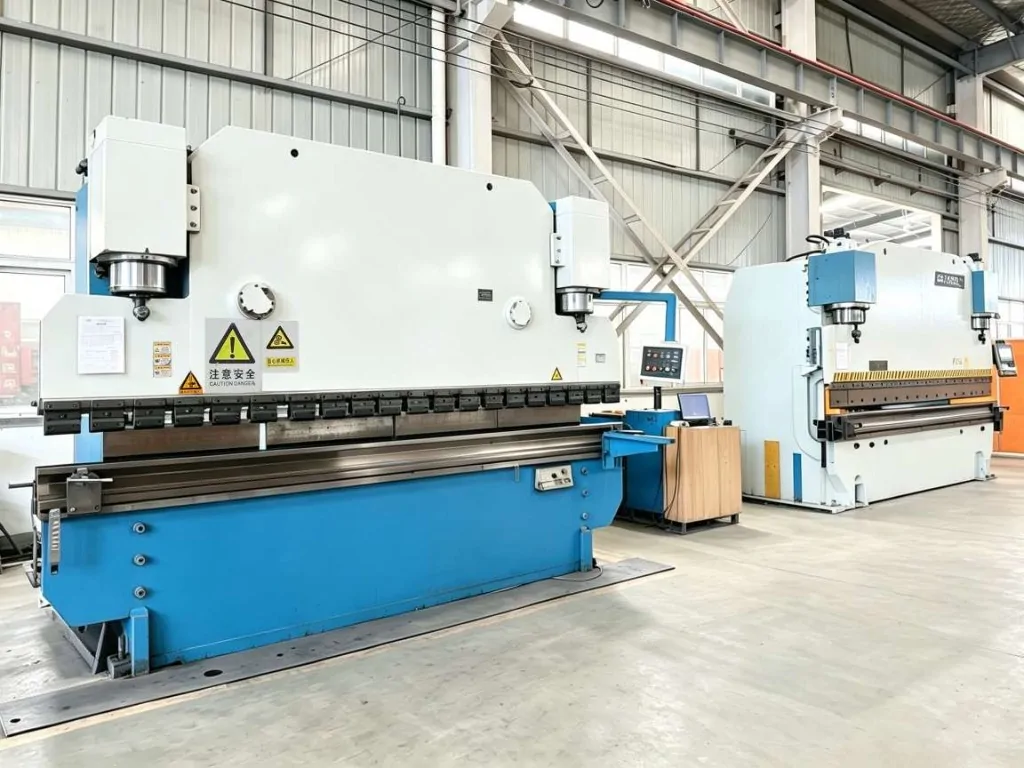 屈恩机具制造基地生产现场